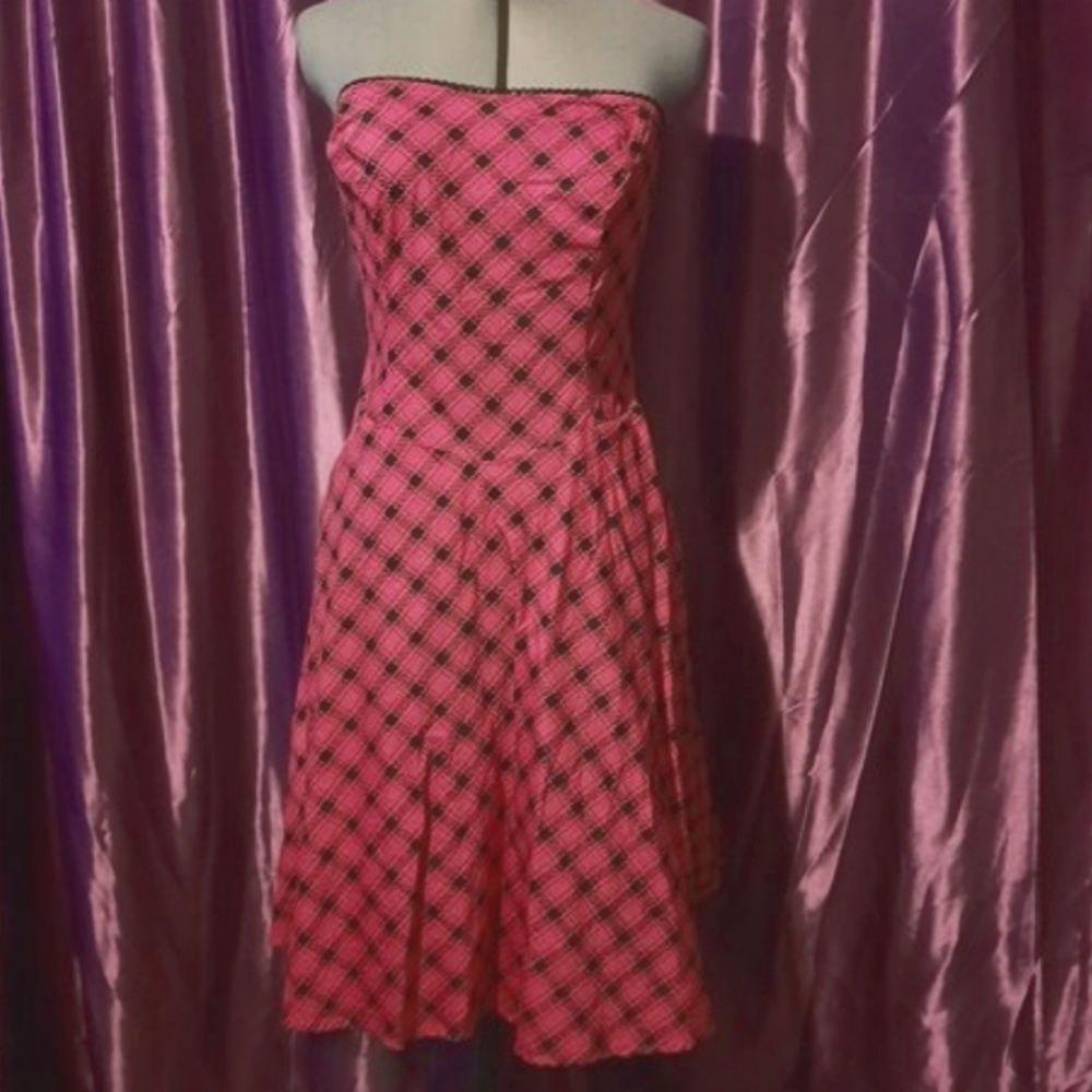 Strapless pink & black flared dress